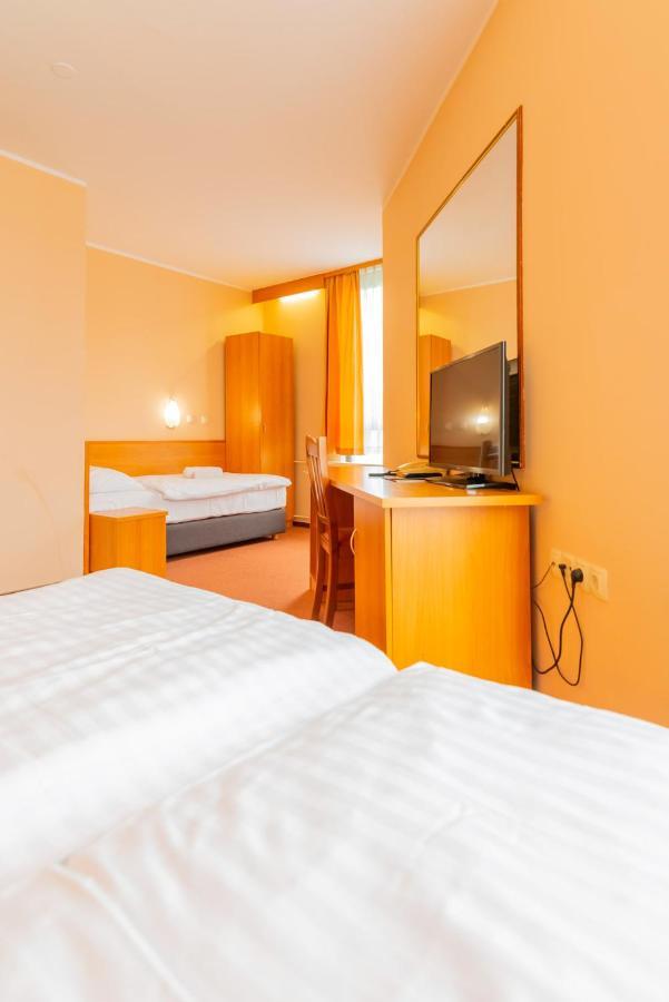 Hotel Park Cakovec Exterior photo